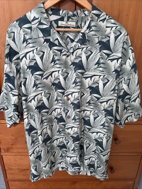 Tommy Bahama Navy and Cream Tropical Leaf Camp Shirt- smoke free, pet free home
